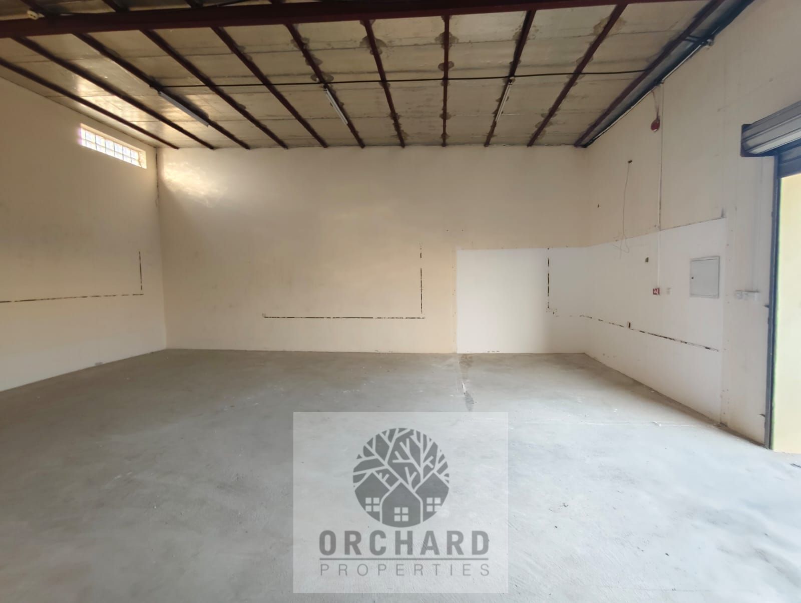 READY. /TO MOVE 1360SQFT WAREHOUSE / FOR STORAGE