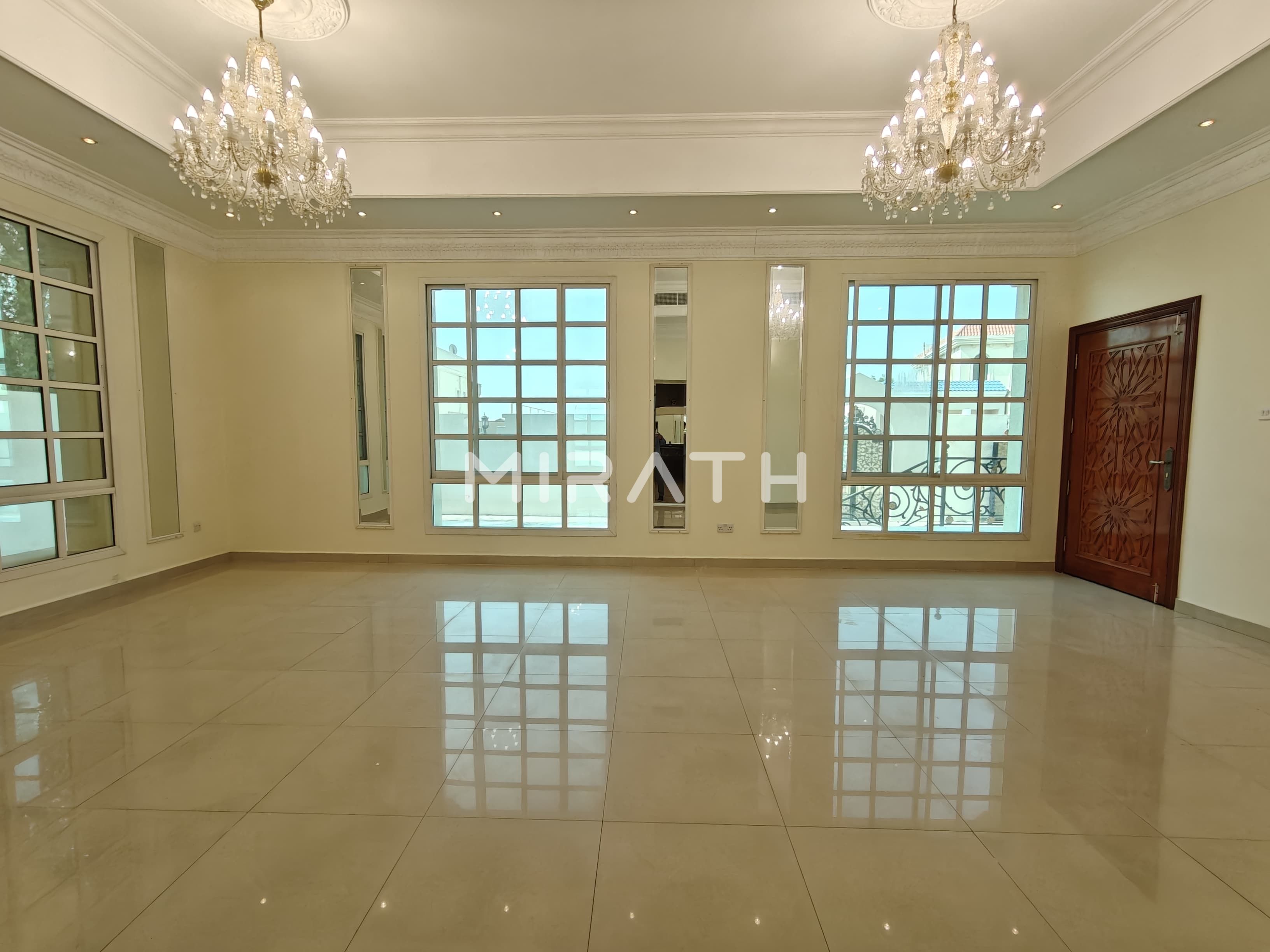 6 bedrooms spacious villa