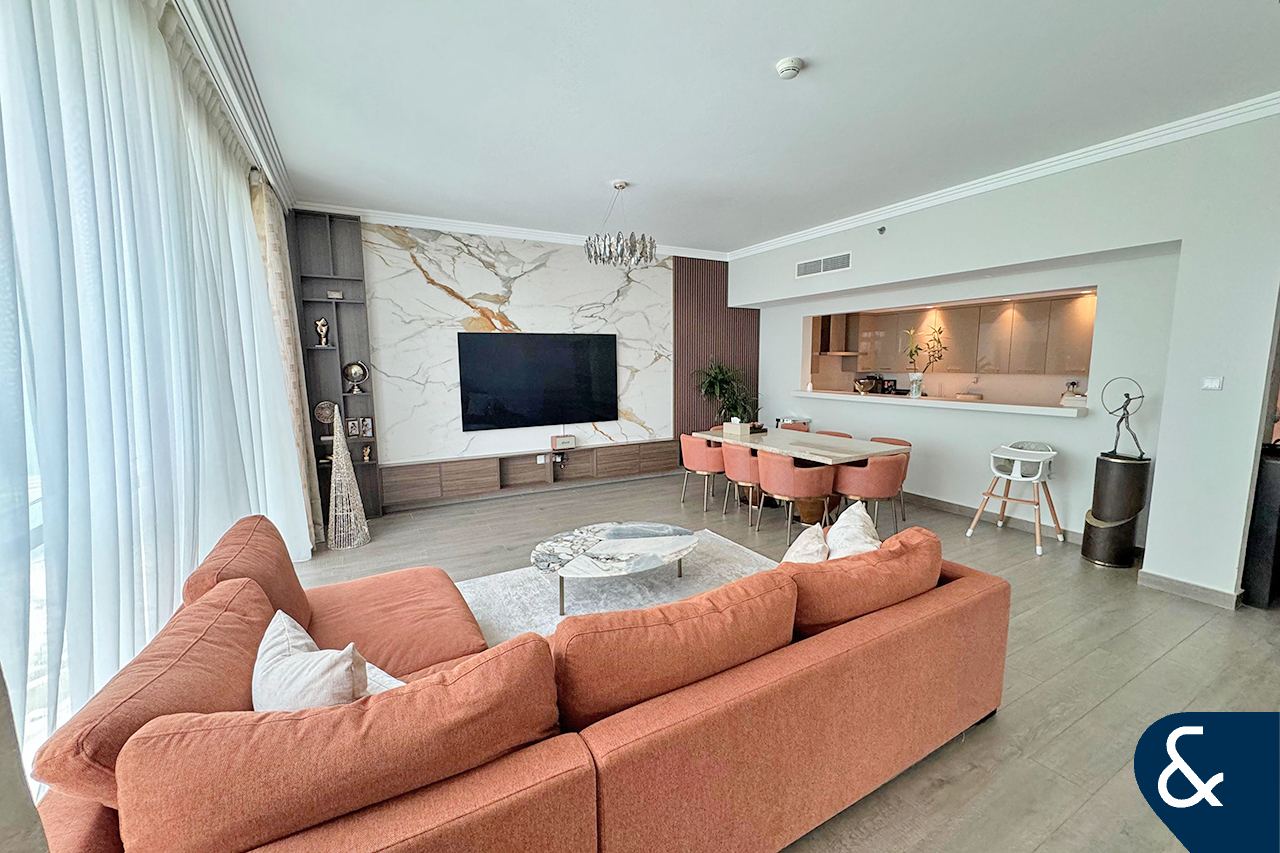 Private Beach | Upgraded | Vacant on Transfer