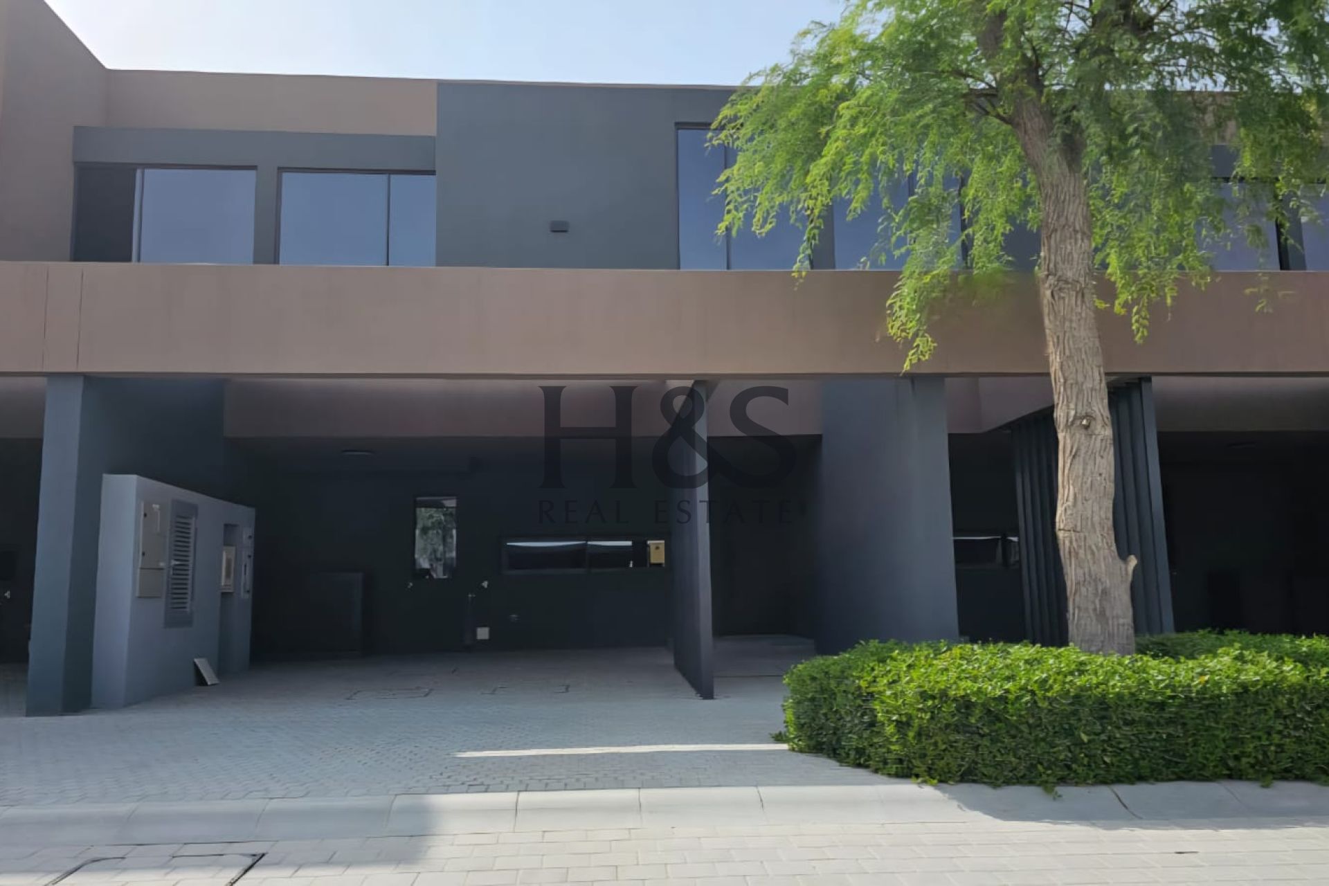 Stylish 3BR Mid-Unit Townhouse | Modern Living | High ROI Potential