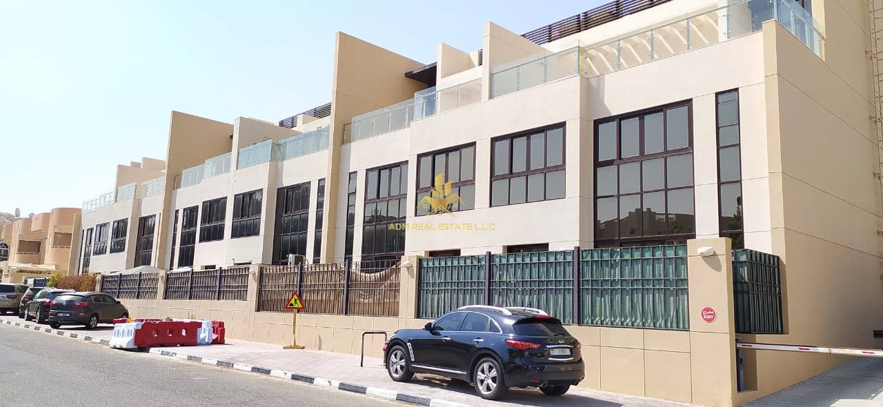 GRAB THE DEAL-5 BR ViILLA+ MAIDS - ALL MASTER BEDROOM -BALCONY- BACKYARD- AWAY FROM FLIGHT PATH - WELL MAINTAINED-PARKING-PRIME LOCATION