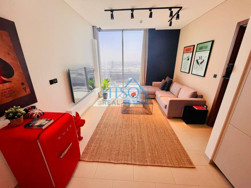 FULLY FURNISHED | HIGHER FLOOR | READY TO MOVE