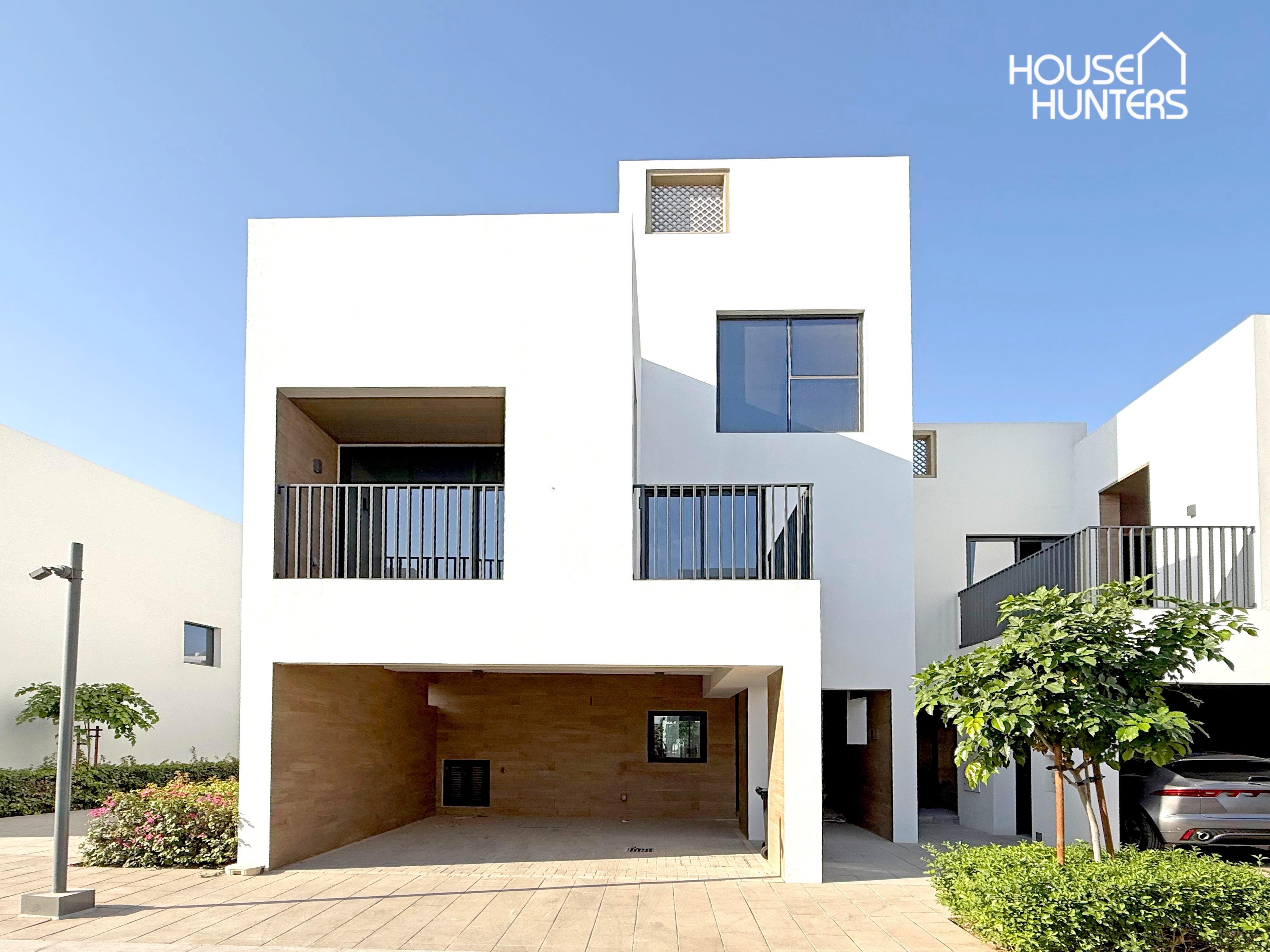 TRIPLEX | SINGLE ROW | CORNER PLOT