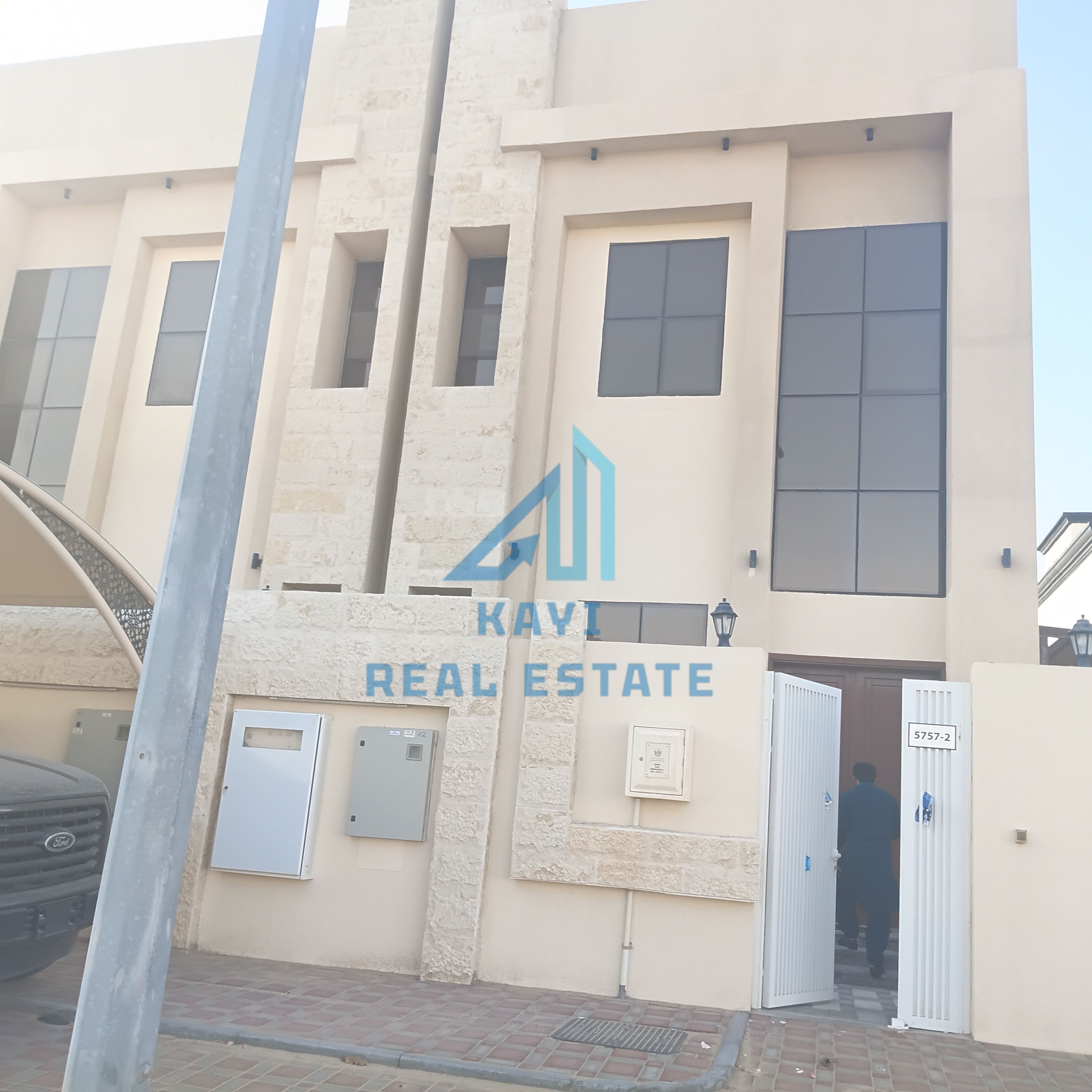 Luxurious 4 bedrooms villa for Rent in prime location Hoshi Sharjah