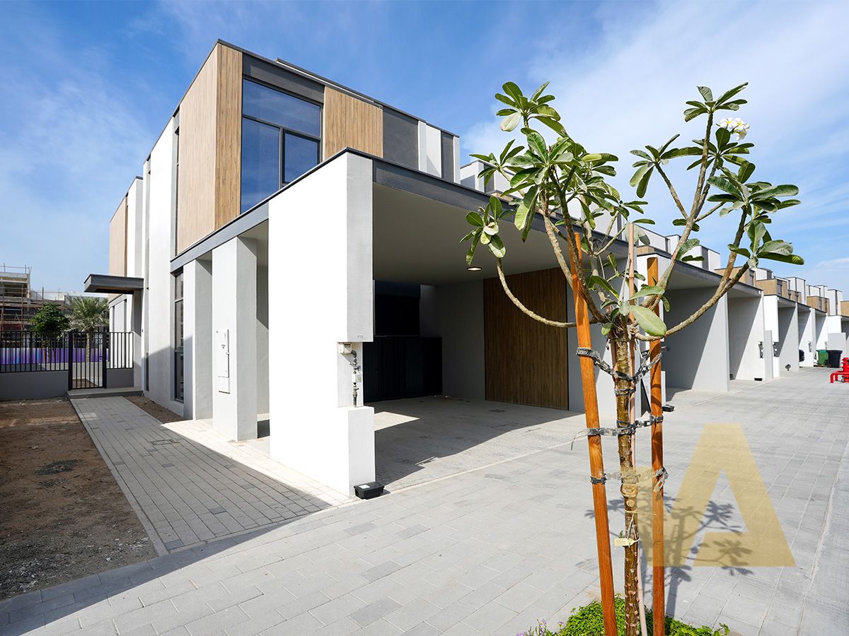 SINGLE ROW | READY TO MOVE IN | SPACIOUS