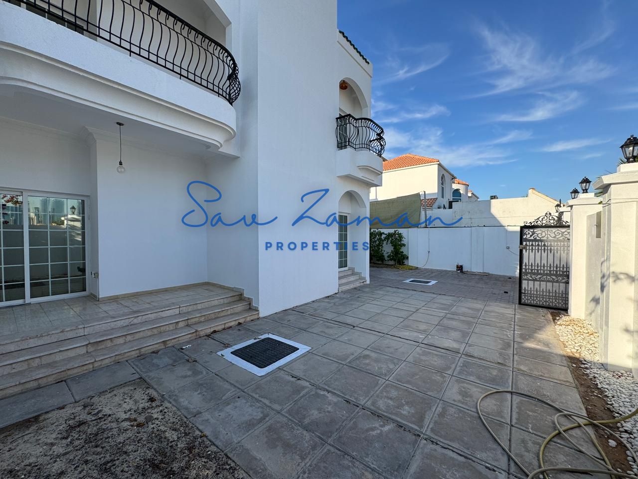 STUNNING 5BR MAIDS STORAGE PRIVATE GARDEN SEMI INDEPENDENT VILLA JUMEIRAH 2