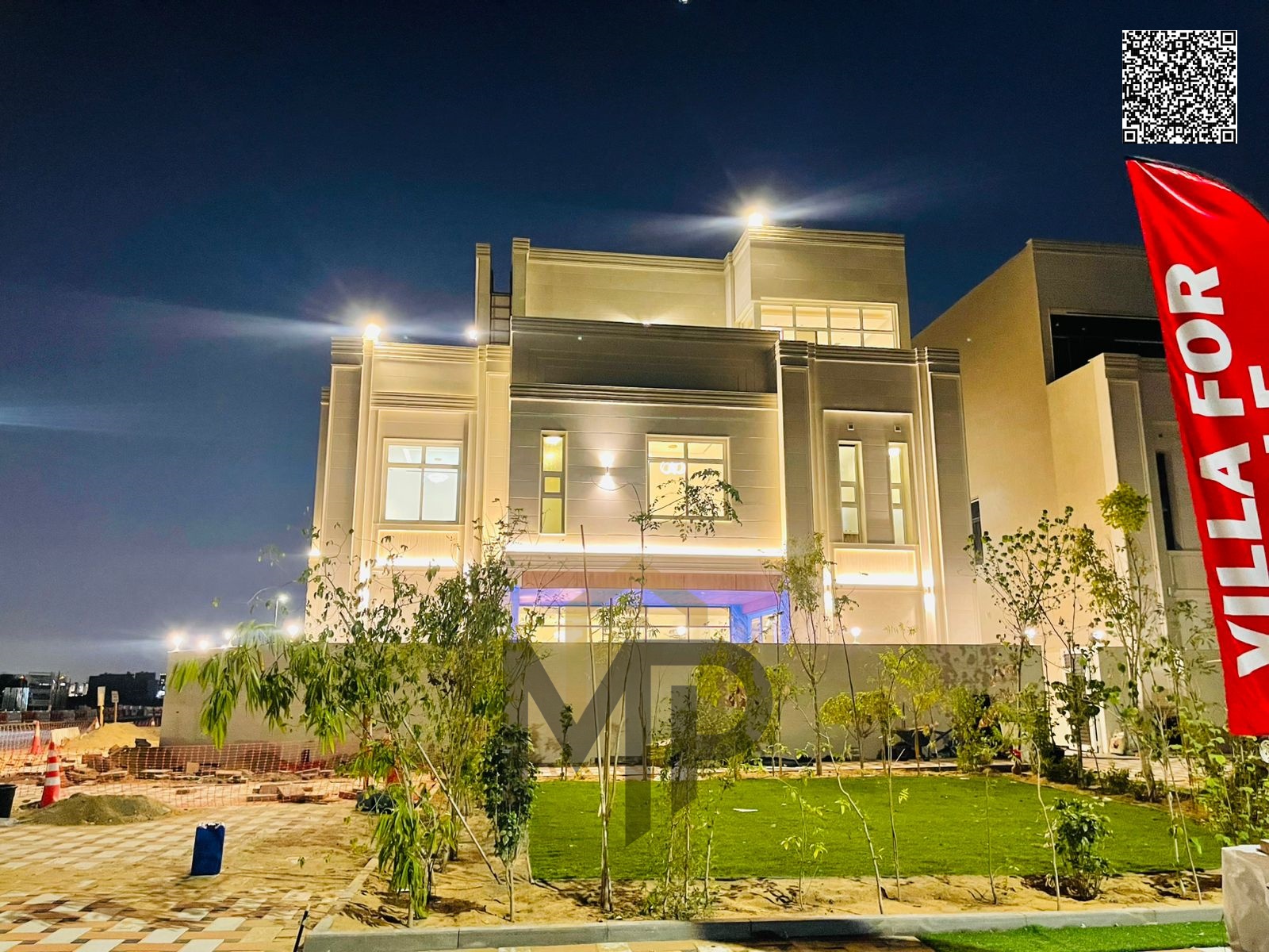 Modern villa with pool and roof. Price includes everything (registration and ownership fees, electricity, water, air conditioning units and kitchen ap