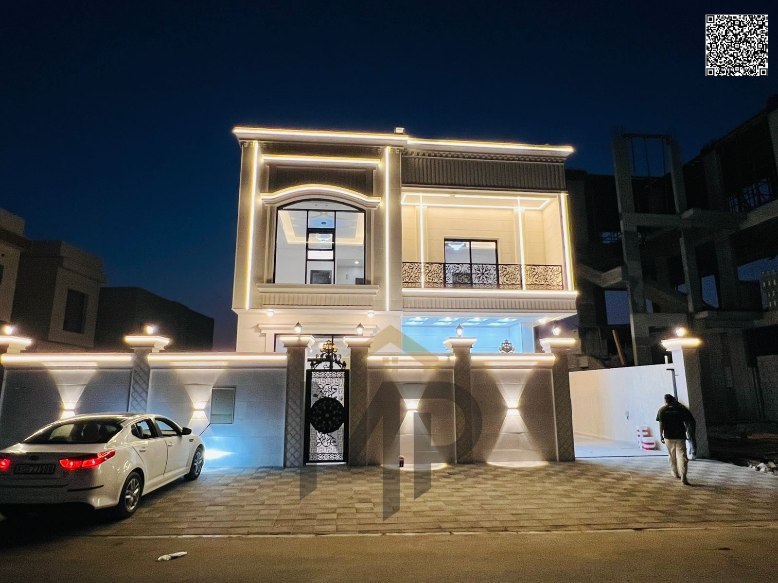 Luxury villa in Al-Haliou - two floors and a roof with hotel-style finishes, freehold ownership for all nationalities, no maintenance fees, and an eas