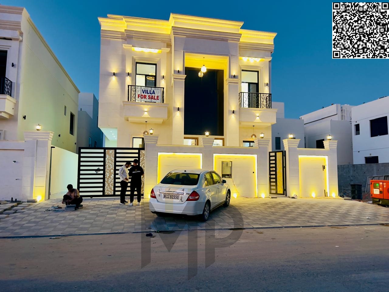Your dream villa, luxurious, including registration and ownership fees, two floors and a roof, close to all services and minutes away from Sheikh Moha