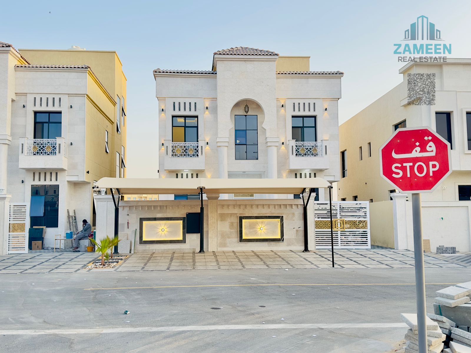 Classic Villa with Roof for Sale in Al Amrah | 6 Bedrooms | Prime Location | AED 1.85M