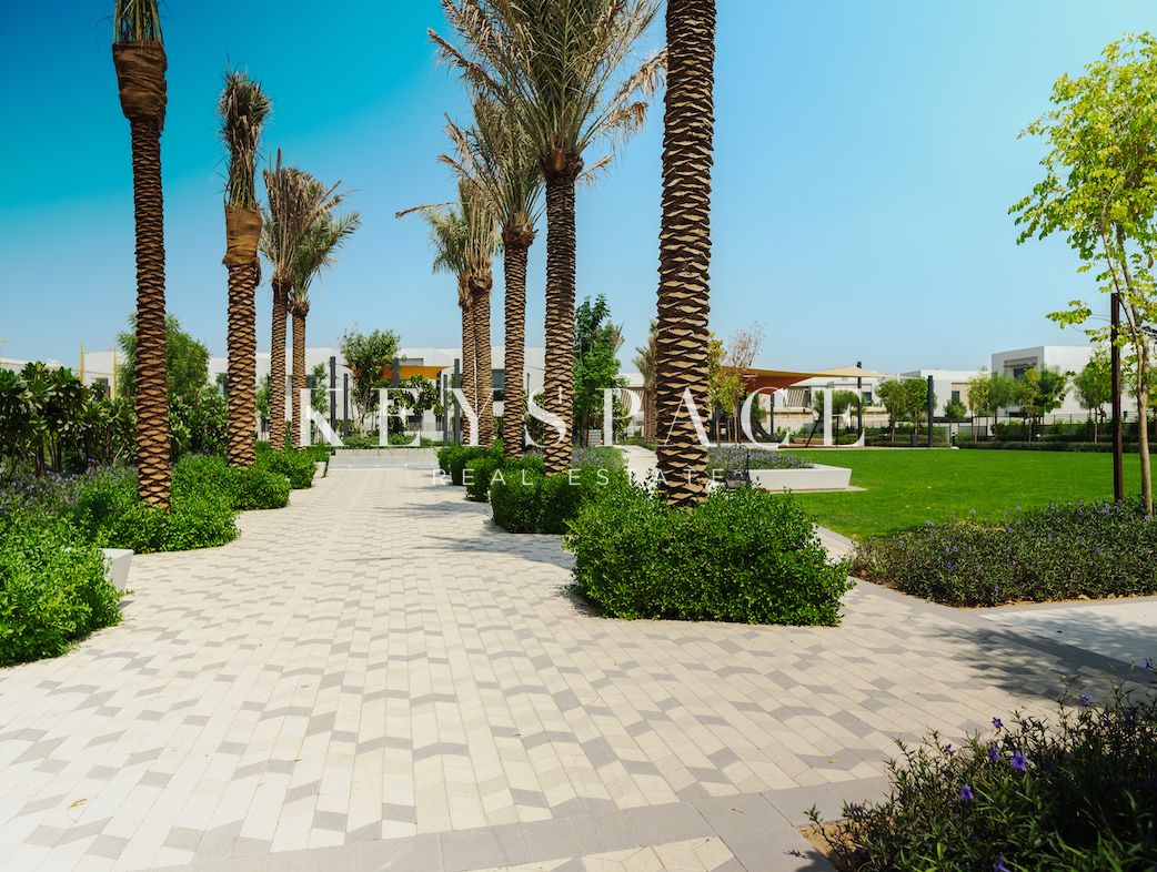 Beautiful Family Residence in a Private Community | Comfort-Driven Design | Resale