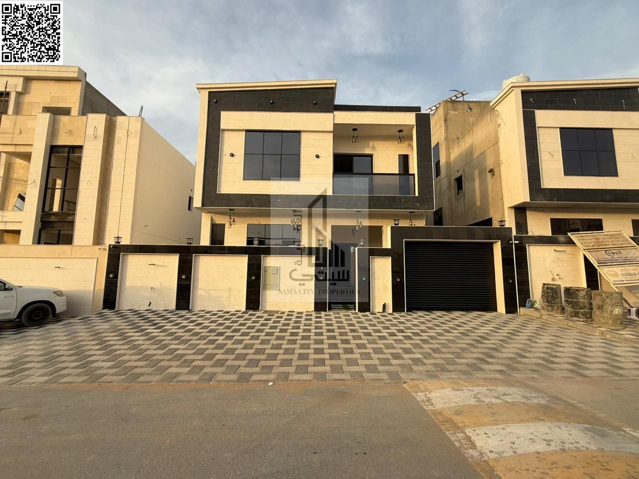 Villa for Sale in Al-Haliyo Area Features: • 6 Master Bedrooms • Majlis with Bathroom • Living Room with Bathroom • Main Kitchen • Maid's Room