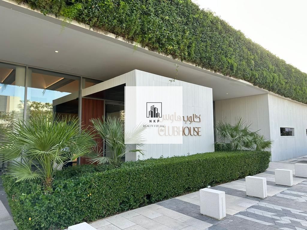 Spacious luxurious 3 bedrooms townhouse with maid room closed kitchen