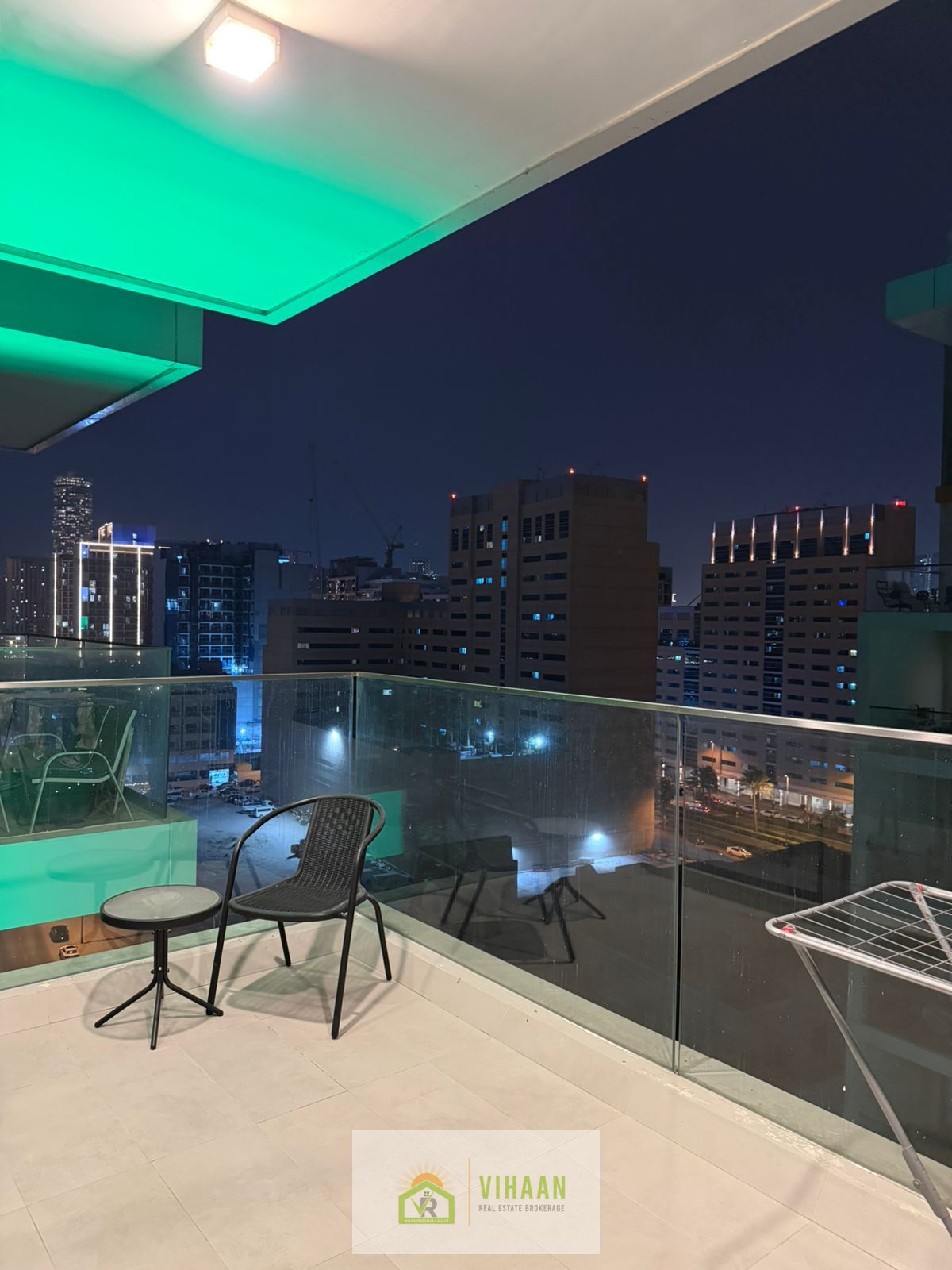 Furnished 1 BR | Vacant |