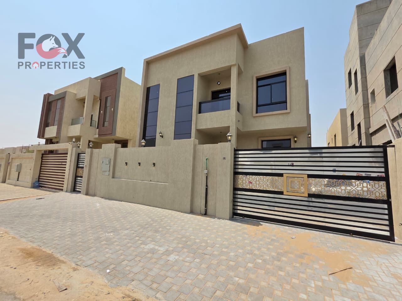 A villa consisting of 5 rooms and a spacious hall, suitable for families, in an excellent location and at a great price.