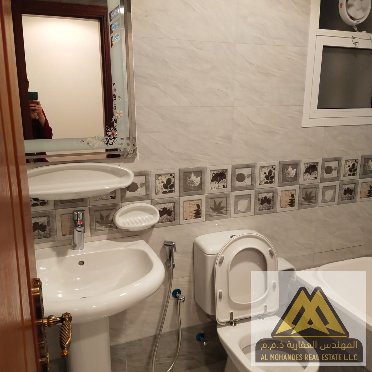 High-quality finishing | Central air conditioning | Very clean building | Prime location | Balcony