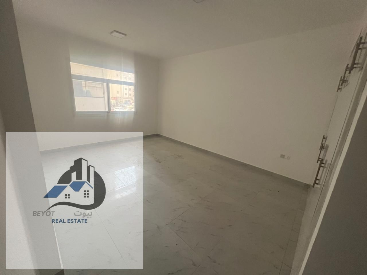For Rent: 1 Bedroom + Living Room Apartment in Ajman – Al Jurf 2 Prime location, very close to Al Aqsa School, near shops, supermarkets, and publi