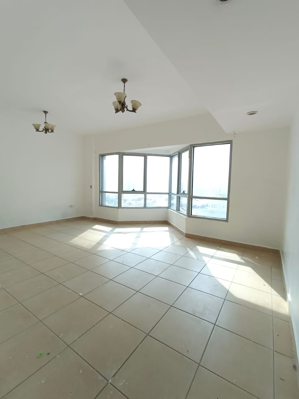 Apartment for Rent in Majaz 2 Location: Facing Al Wahda Street, next to the Dubai Exit Type: 1 Bedroom + Living Room Additional: Hallway/lobby area