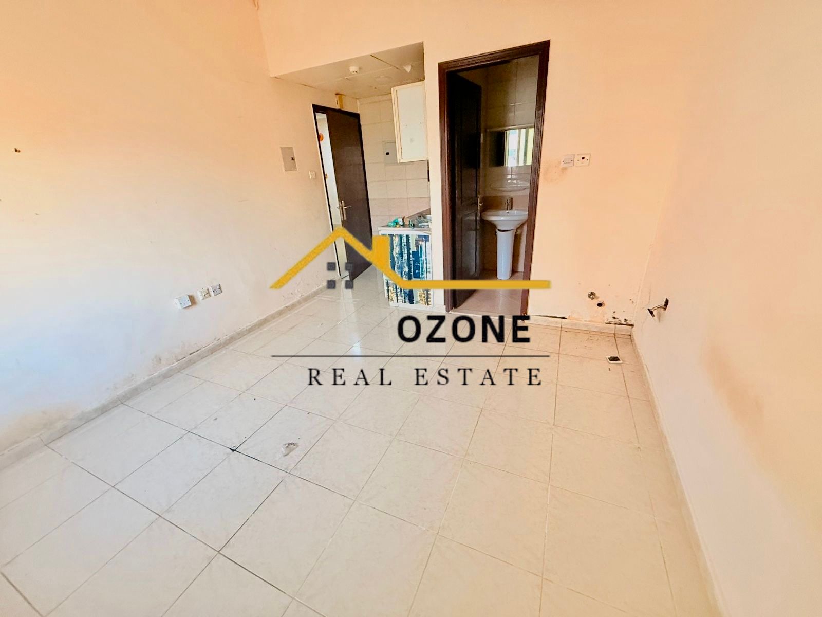 Extra-Spacious Studio | Big Kitchen & Washroom