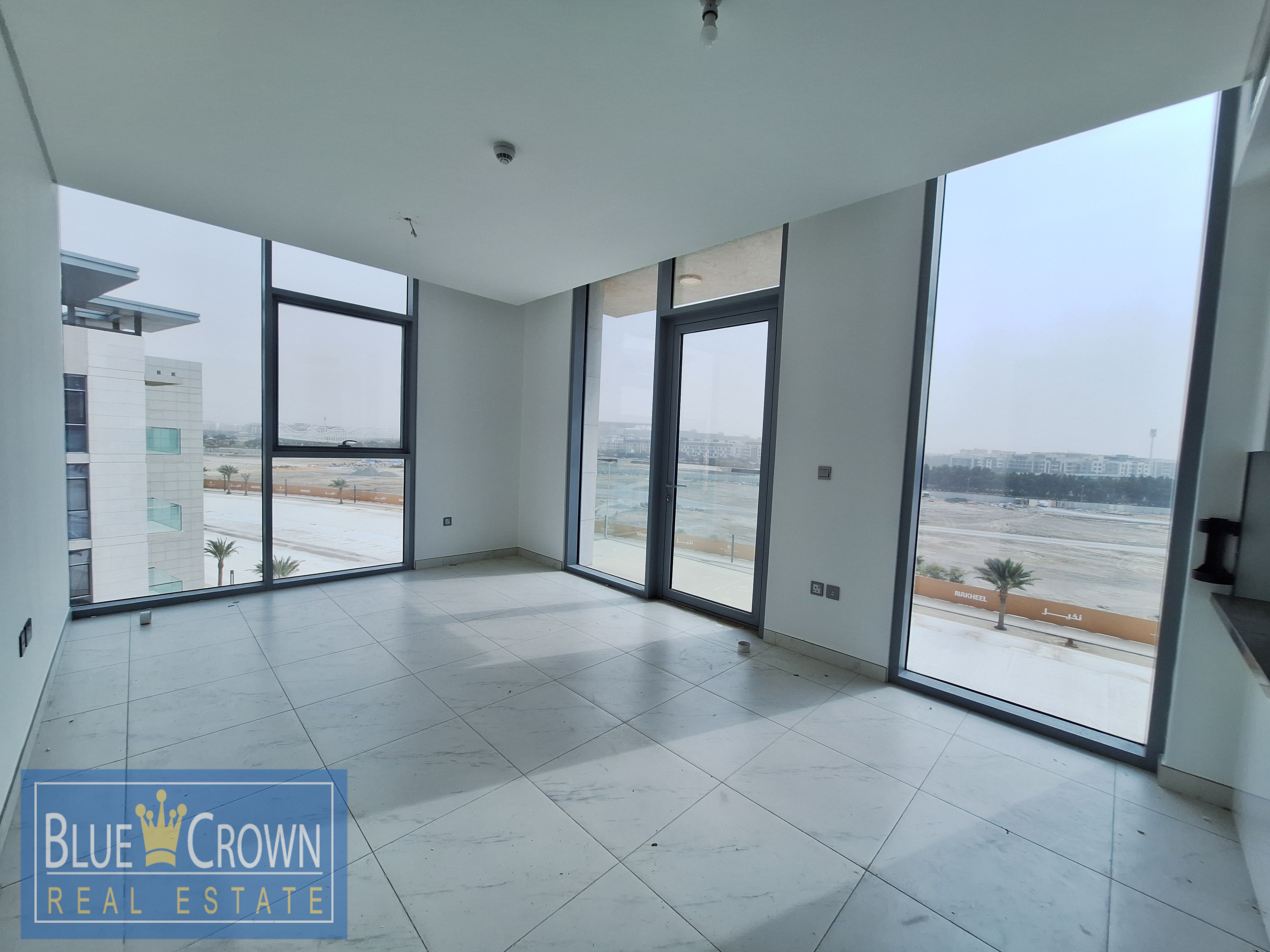 Corner Unit Bright 1BR | 4 Cheques | Lagoon View