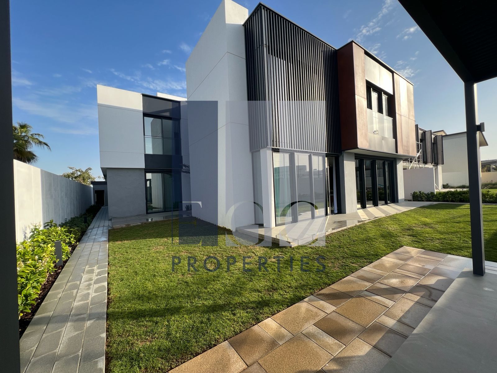 Premium Finishing | Single Row | High Ceilling | Corner Unit | Big Plot