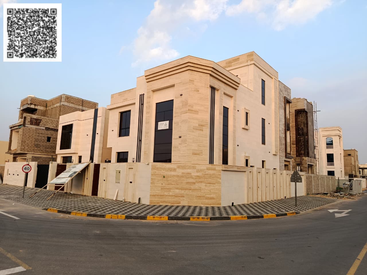Luxury villa with a large building area, freehold for all nationalities. Personalized and modern design, construction, and finishing. The villa is dis