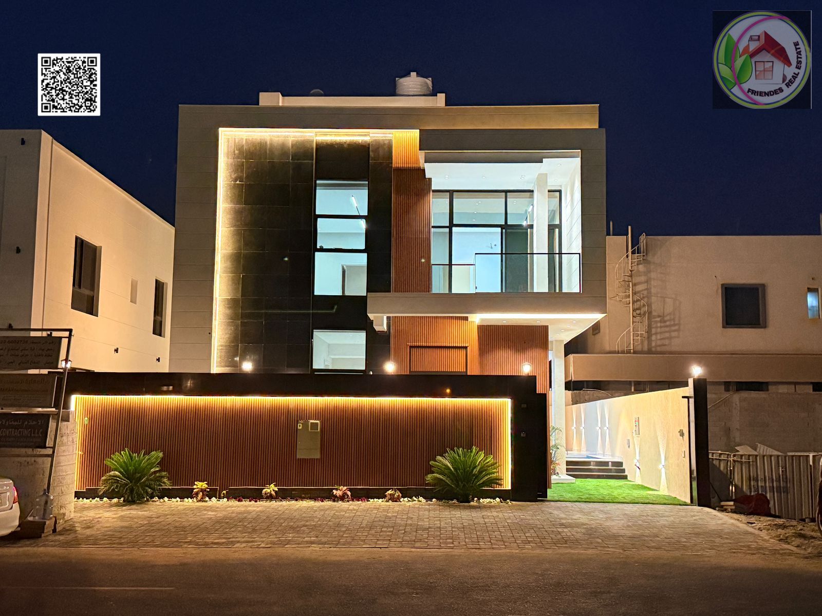 Luxury three-story villa with a swimming pool at a great price including registration and ownership fees - including air conditioners - close to all s