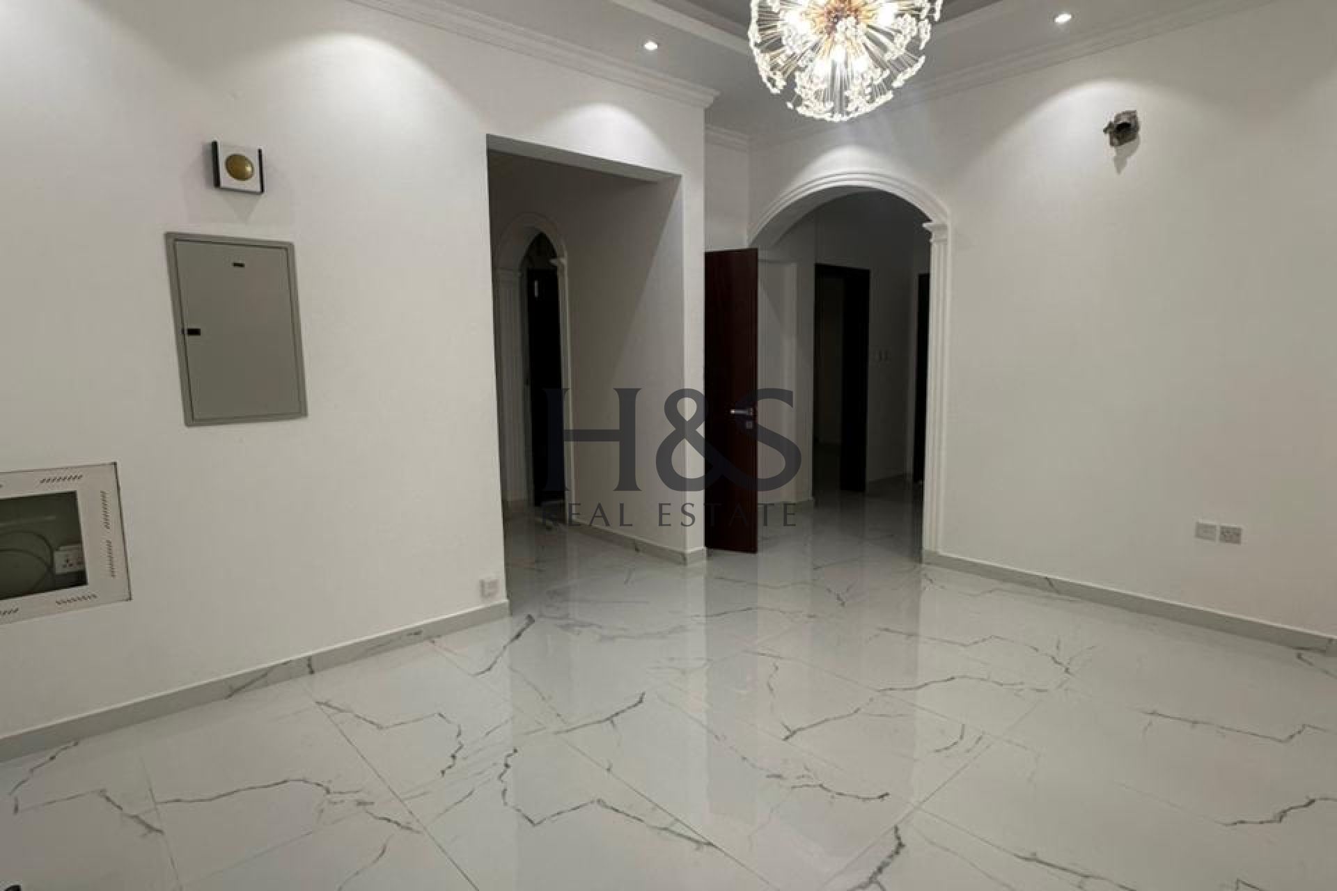 Move-In Ready Townhouse | Contemporary Closed Kitchen