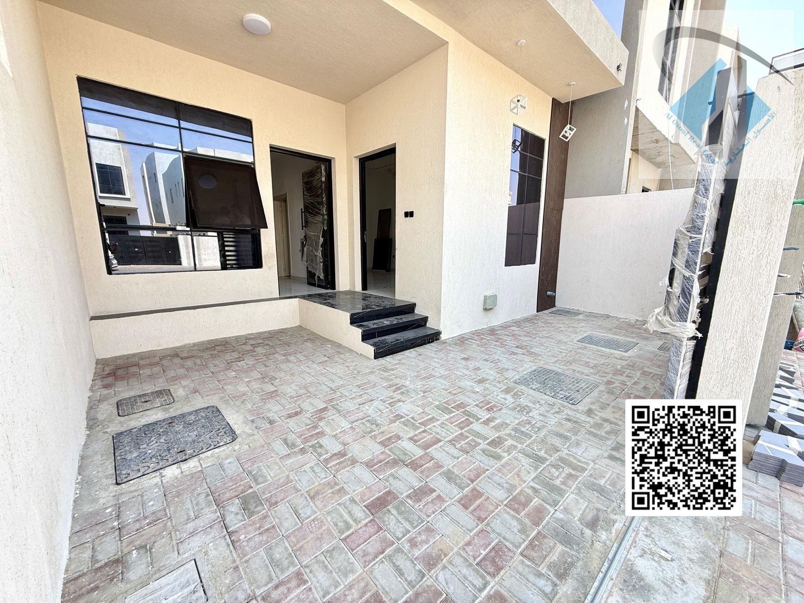 New villa for sale with a spacious yard and no down payment.