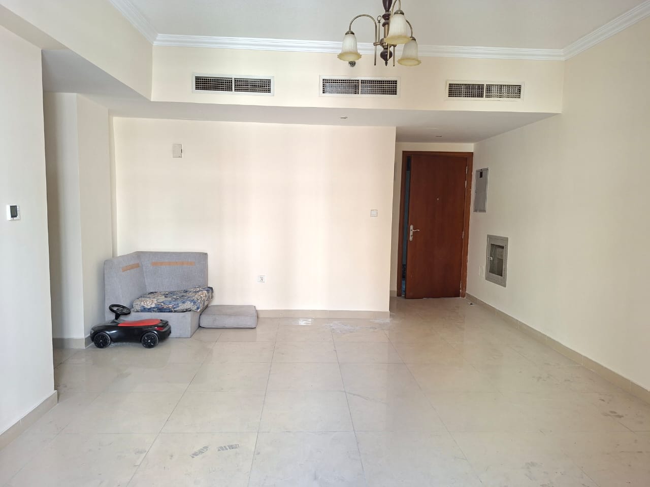 Lxury and Like Brand new apartment with balcony with master room with waldrop parking prim location sharja Muwaileh Commercial