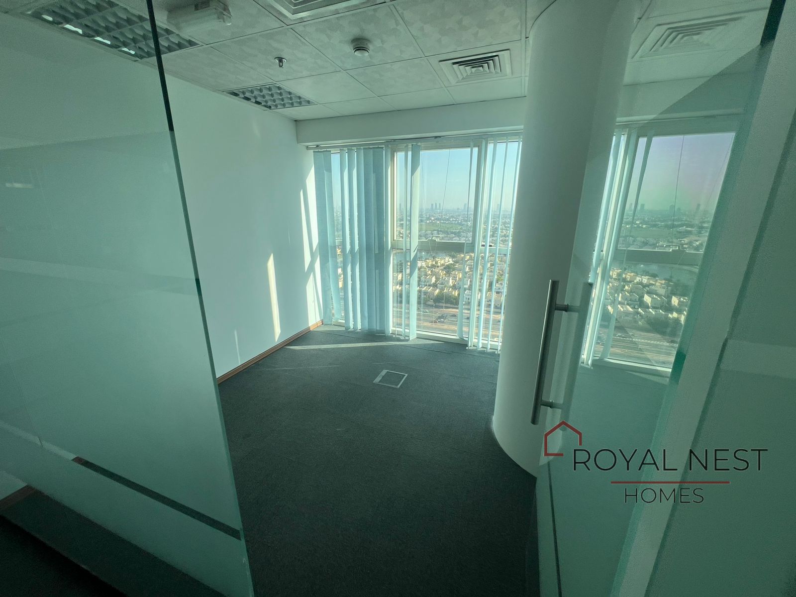 High Floor& Vacant | Fitted | 3 Parking | Negotiable