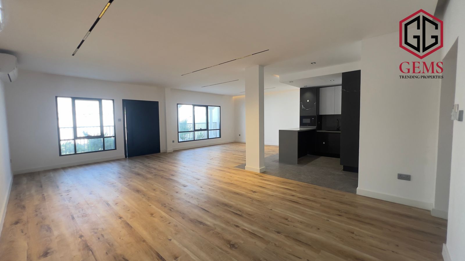 PRIME LOCATION | HUGE AREA | WELL MAINTAINED