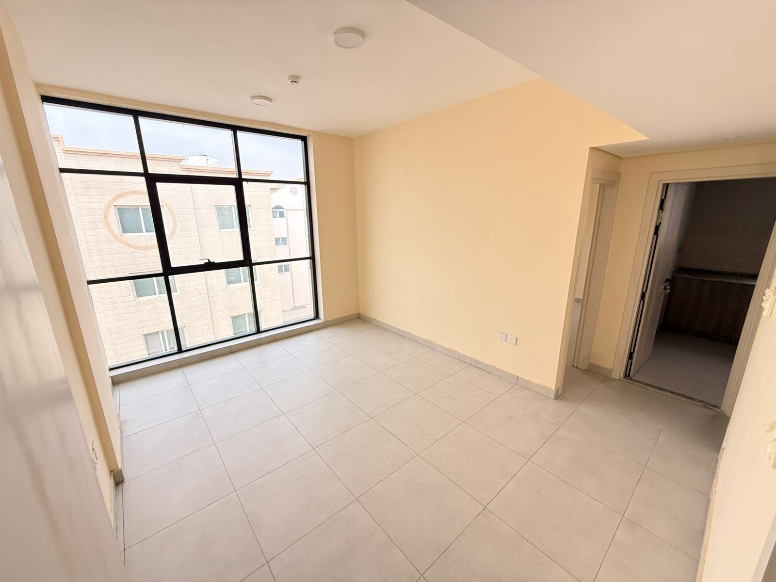 Brand new 1bhk//No deposit cash //big windows