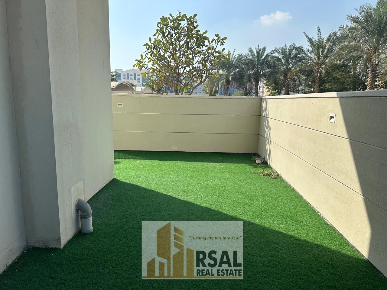 Luxurious spacious 1 bedroom with close kitchen and Garden