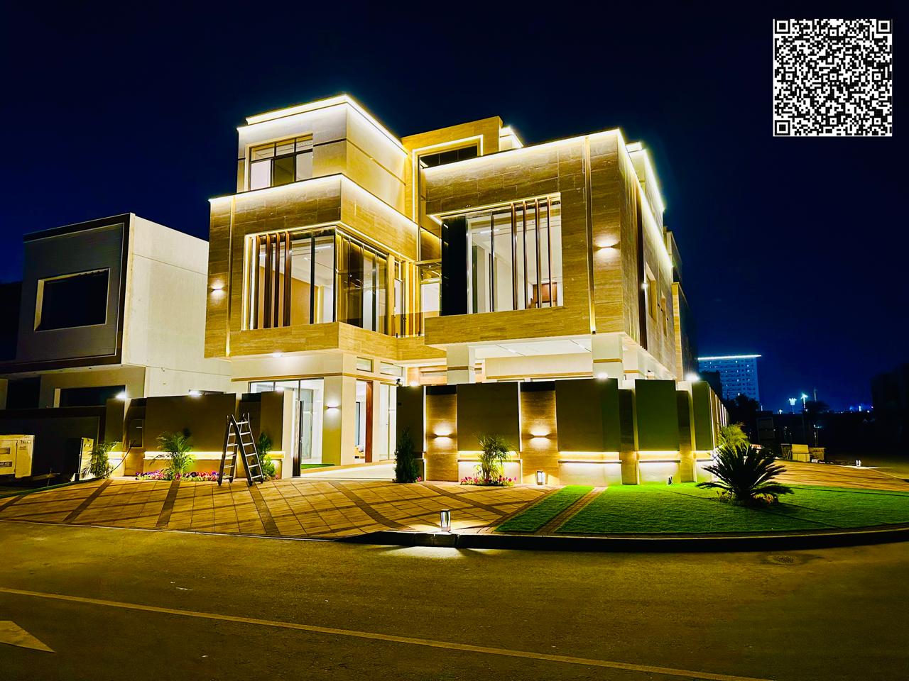 Corner villa with elevator and swimming pool, a privileged location near the mosque, where all means of entertainment are available opposite Al-Hamidiyah Park