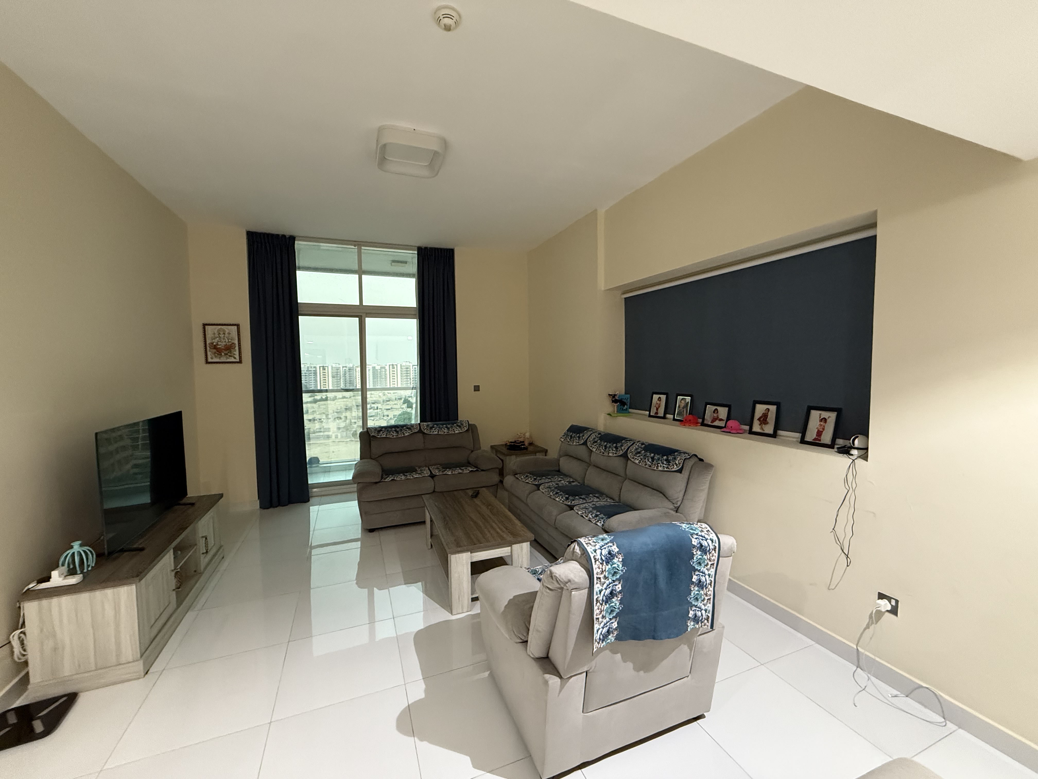 Corner unit| RENTED| prime location| closed kitchen