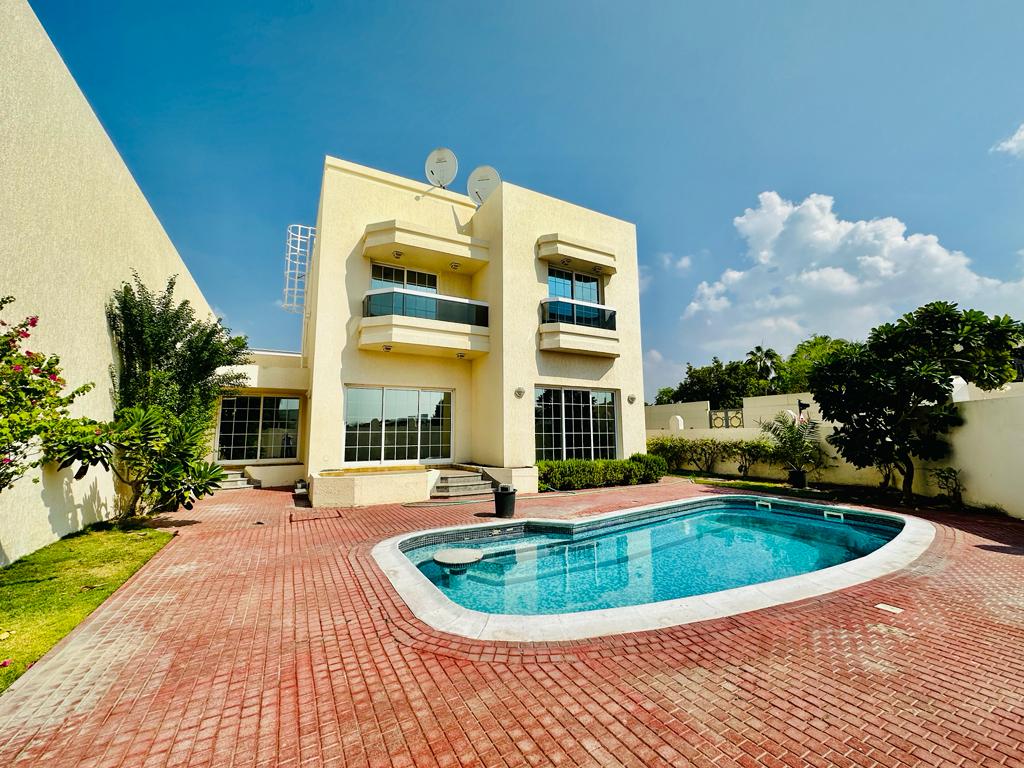 Excellent 5 bed villa with private pool