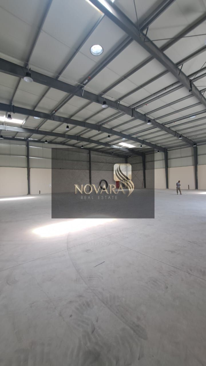 Industrial complex for annual rent in Al Sajaa, Sharjah, area 24,500 sq ft, warehouse 10,000 sq ft, electricity 183 kW, price 1,100,000 dirhams per ye