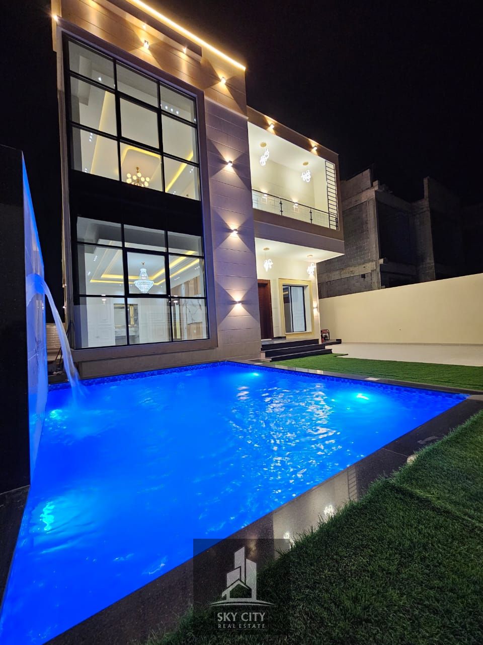 Villa for sale with swimming pool, water and electricity in a prime location, only one year old