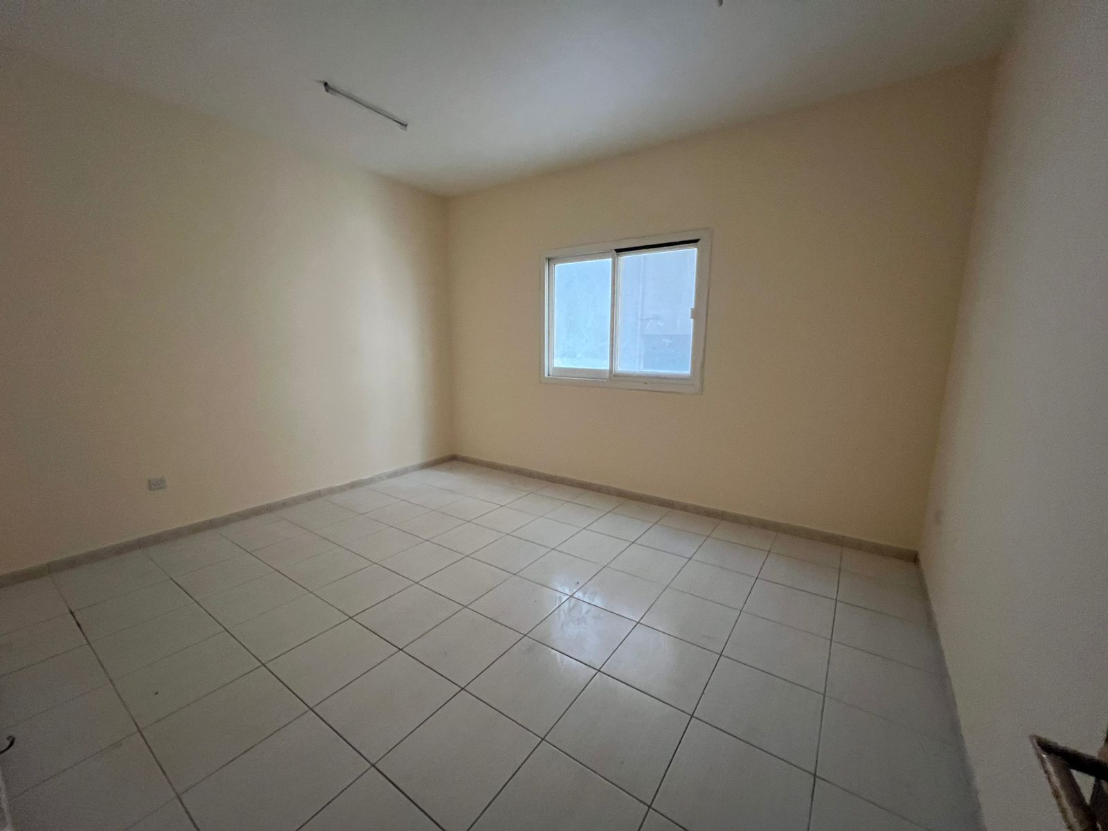 Two bedrooms and living room with spacious areas, open view, elegant decorative finishes, close to all services and amenities An unmissable opportuni