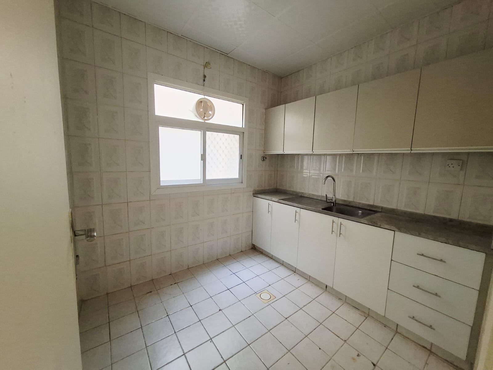 Hot Offer // Cozy 2-bhk // Opp Park // Balcony // Prime Location // Ready to Move