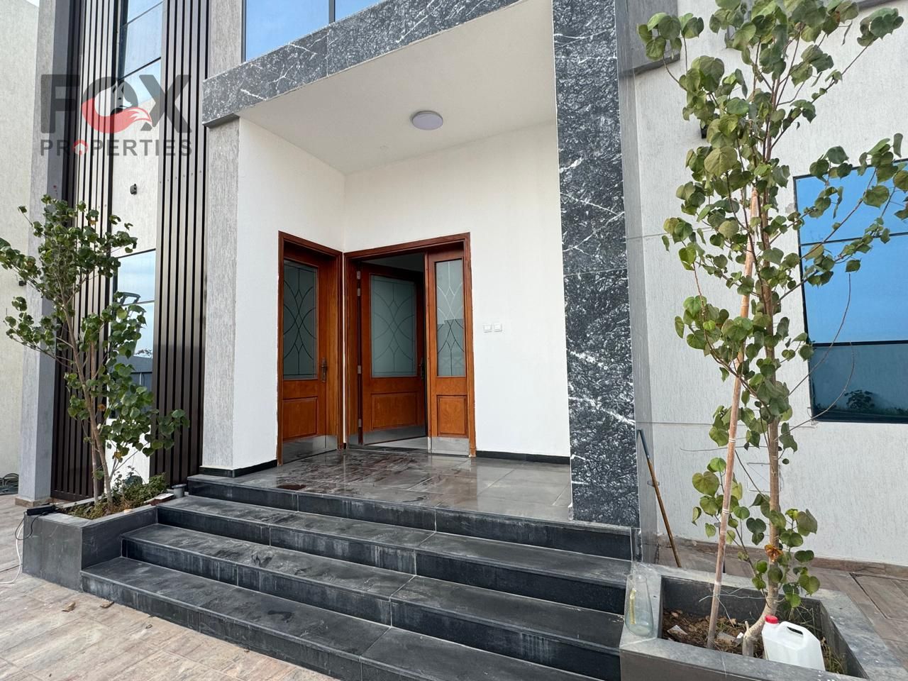 Villa for Annual Rent – Al Mowaihat 2 Corner villa on two streets with a spacious layout, ideal for large families.