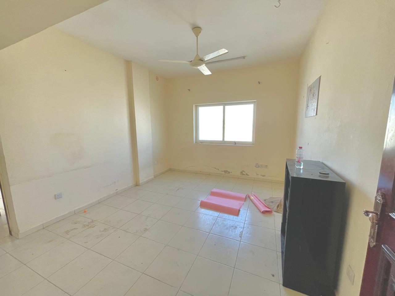 Lavish 1bhk//6 chaque paymat//near to school//park