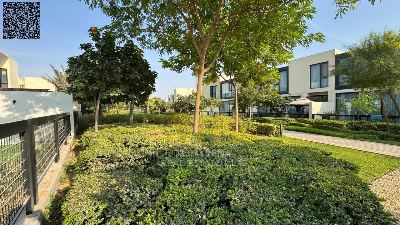 A villa with all electricity, water and air conditioning fees included, on the main street, ready to move in, in the most prestigious areas of Ajman.