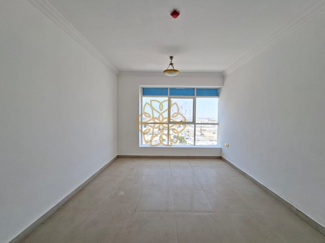 Specious and Bright 2BR with Close Hall
