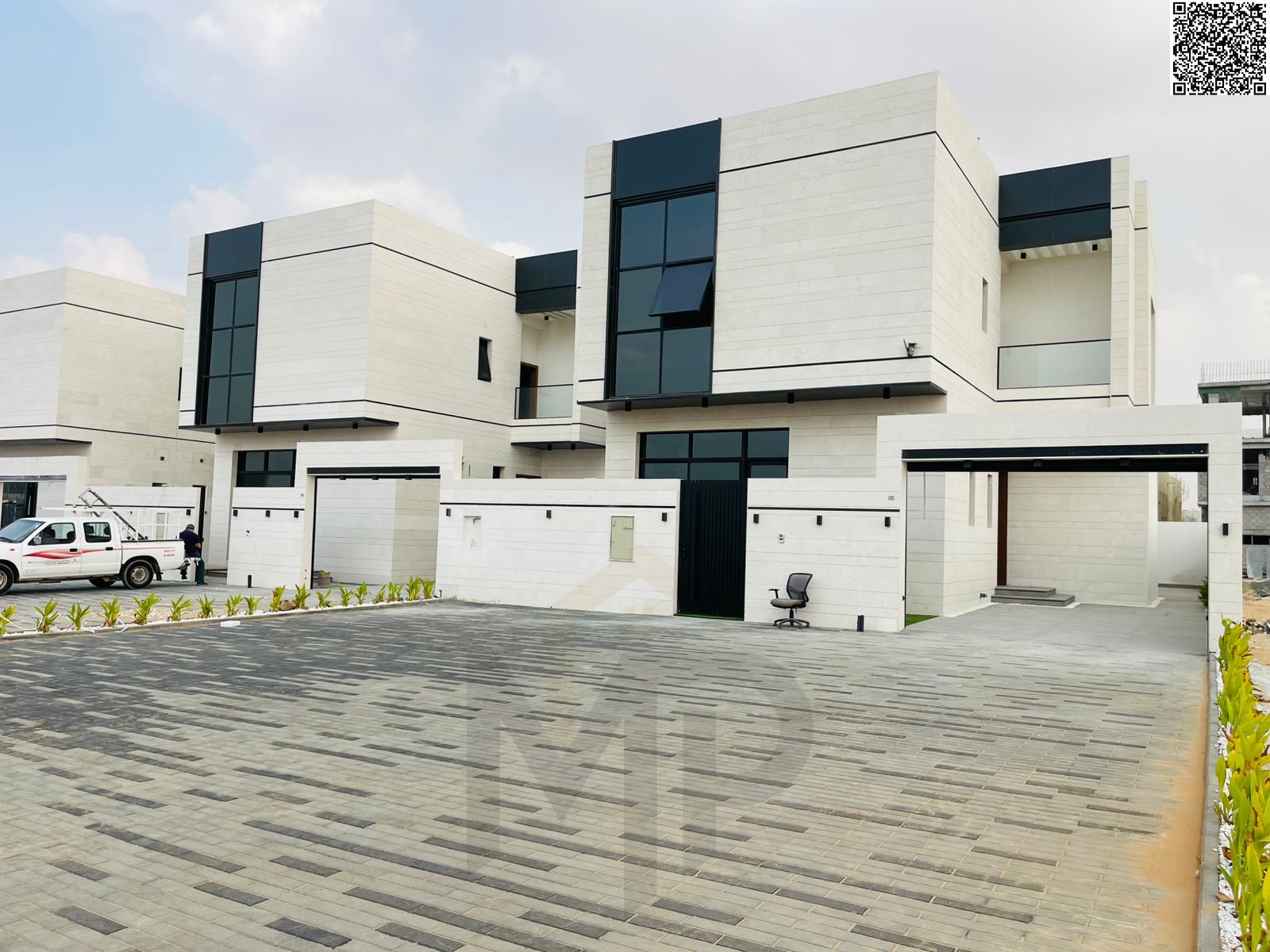 Modern finished villa, two floors with a roof, price includes registration and ownership fees, negotiable.
