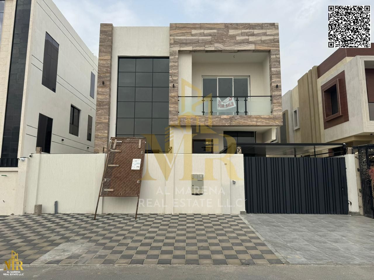 Villa in Al Yasmeen with two floors and roof, modern design and spacious layout, five master bedrooms, prime quiet location, excellent price negotiabl