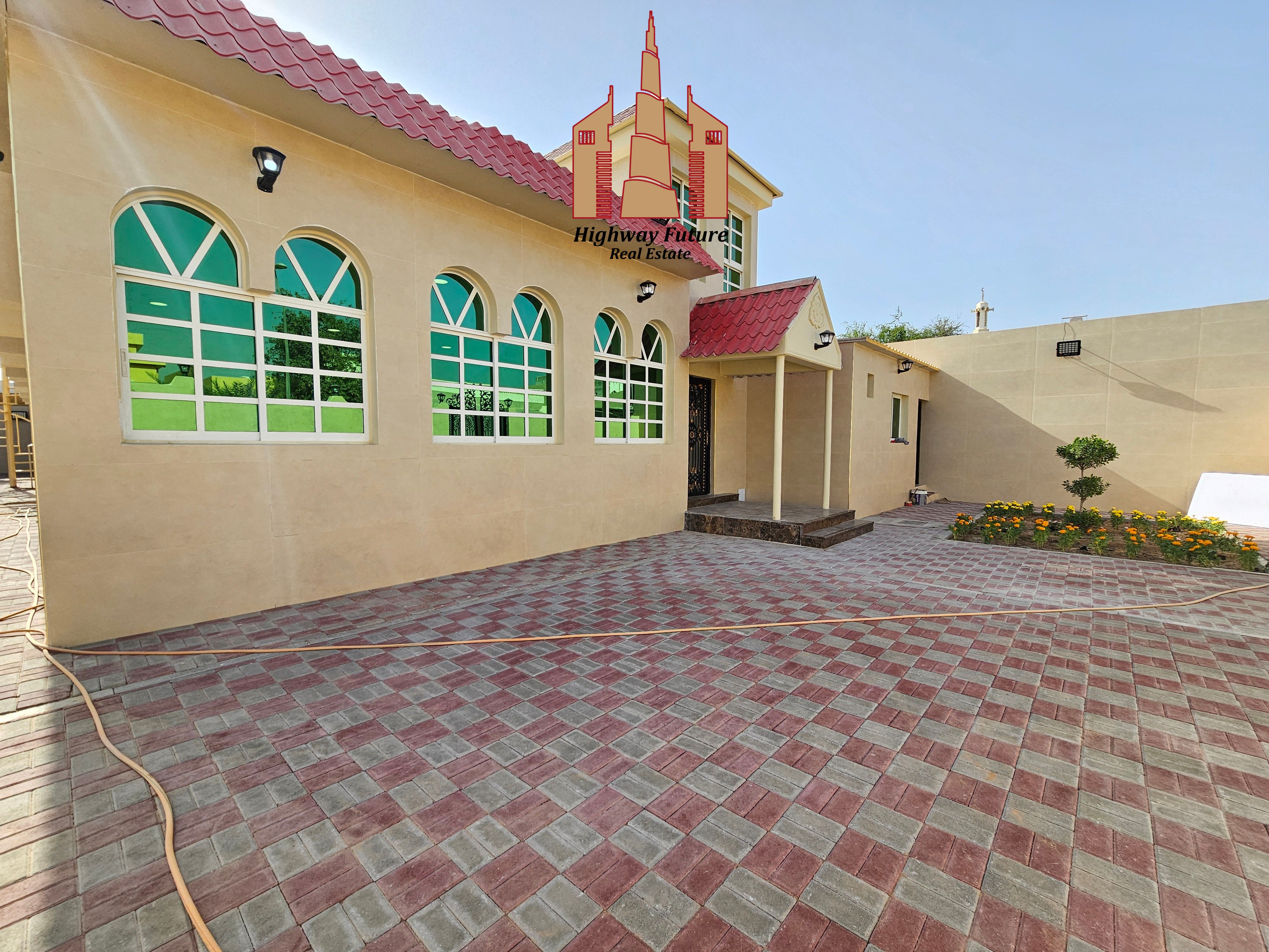 5Bed room Hall Majlis 3 master room balcony 3 parking maids room 120k