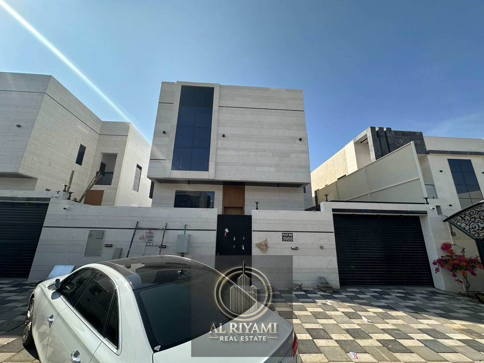 For lovers of luxury and opulence, a luxurious villa in Al Helio 2. Brand new villa, first occupancy, in a prime and strategic location.