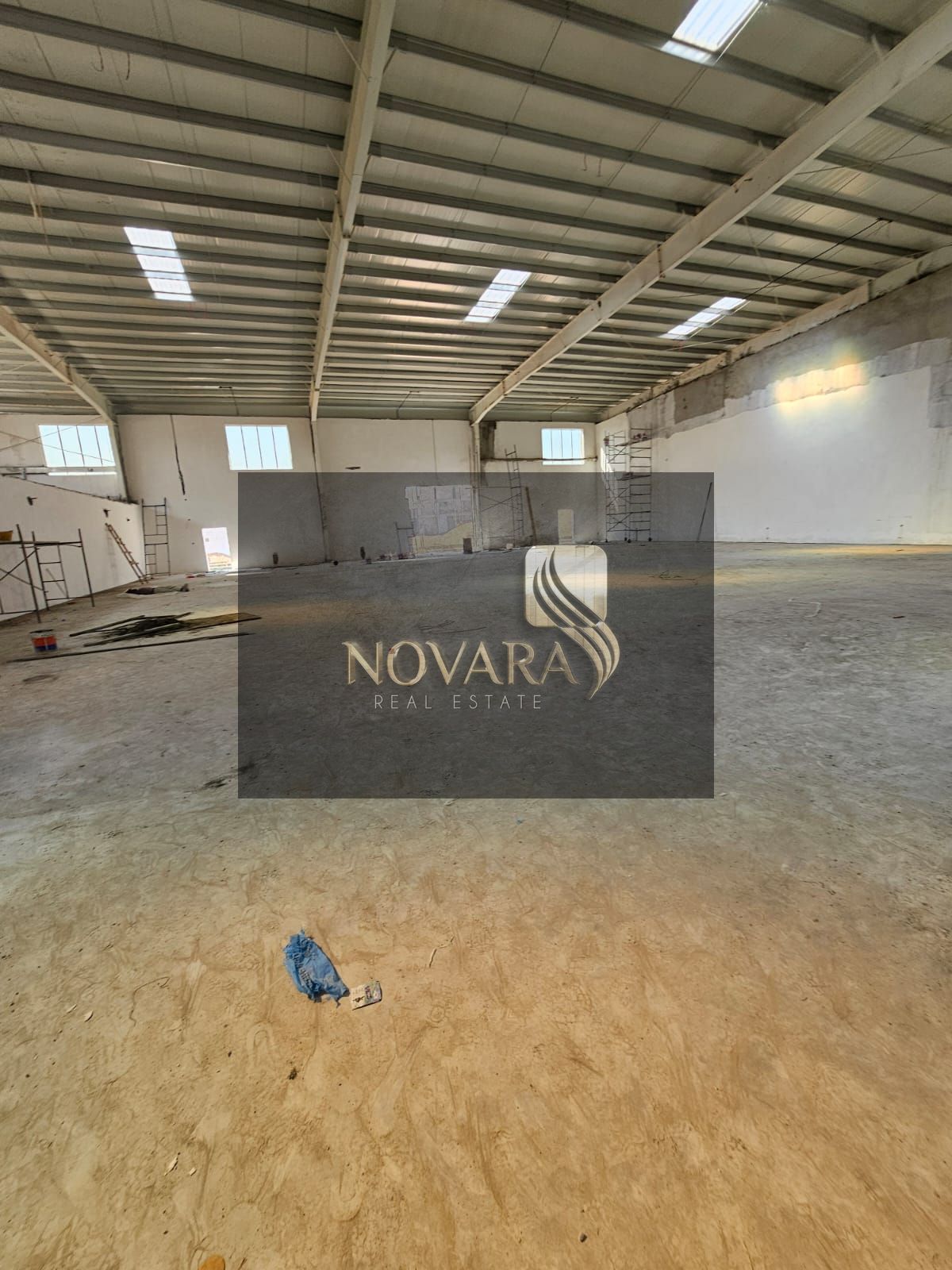 New warehouse complex in Umm Al Quwain. Warehouse 27,500 sq ft, offices, 250 kW electricity (expandable), 40 dirhams per sq ft, deliver